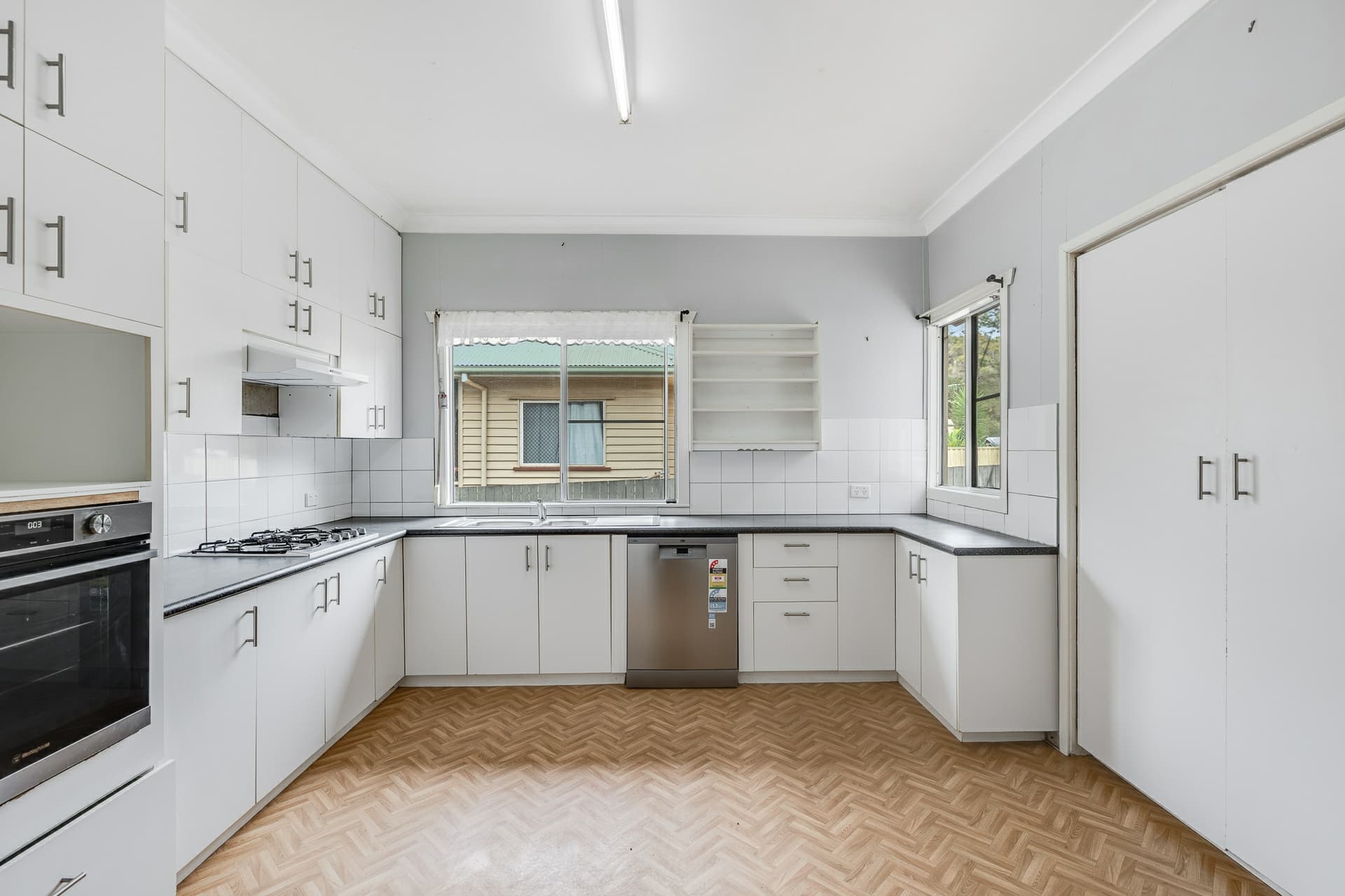 47 Glenvale Road, Newtown, Newtown - Thumbnail 3