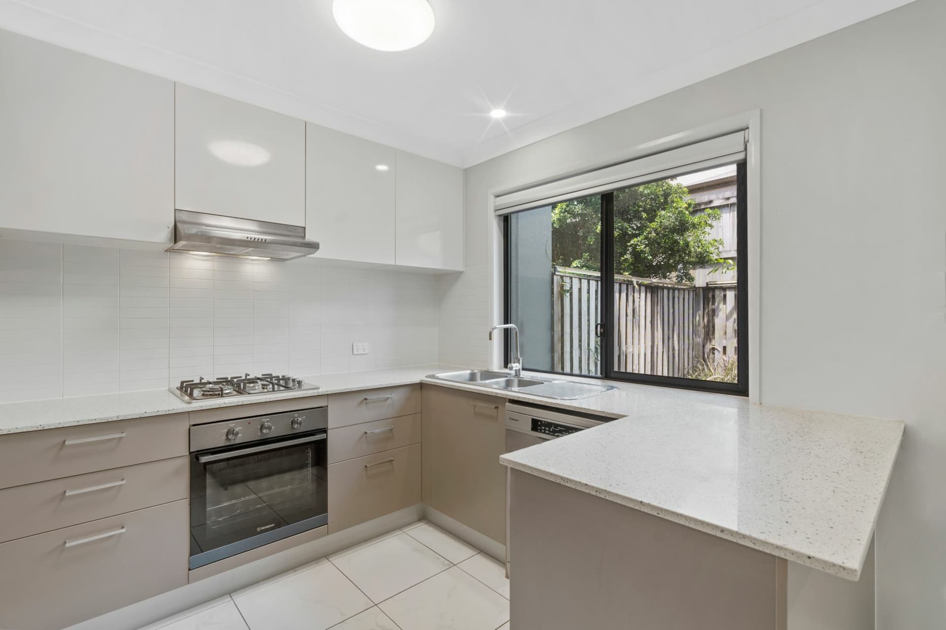 13/2 Jefferson Court, Upper Coomera, Upper Coomera - Thumbnail 4