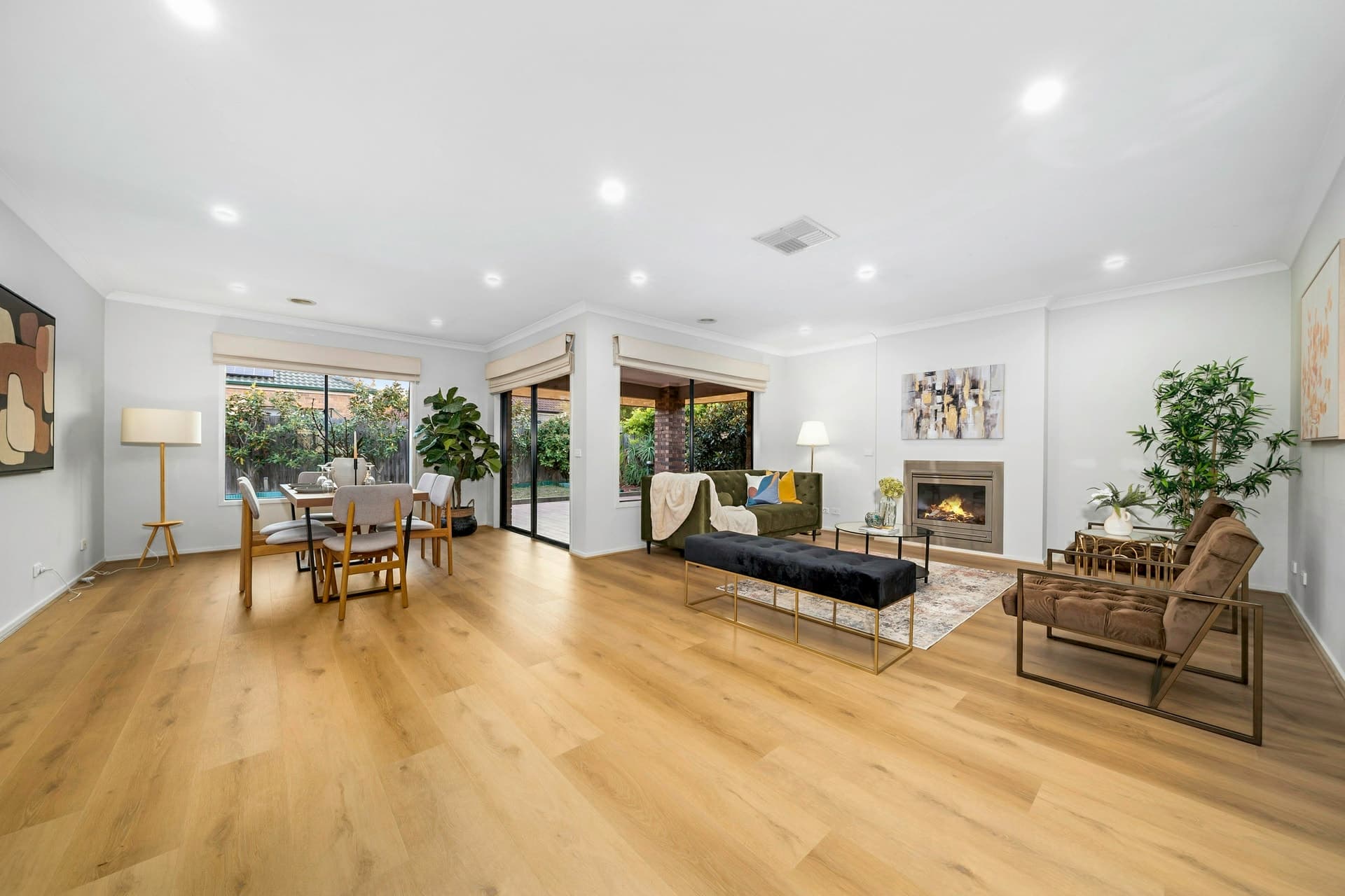 8 Matilda Court, Lynbrook, Lynbrook - Thumbnail 2