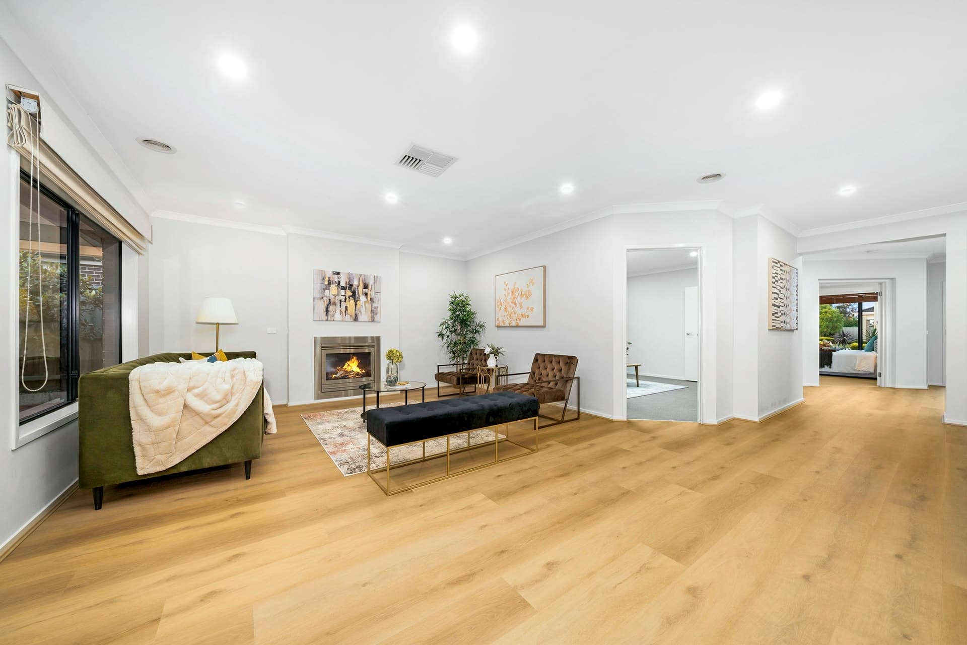 8 Matilda Court, Lynbrook, Lynbrook - Thumbnail 3