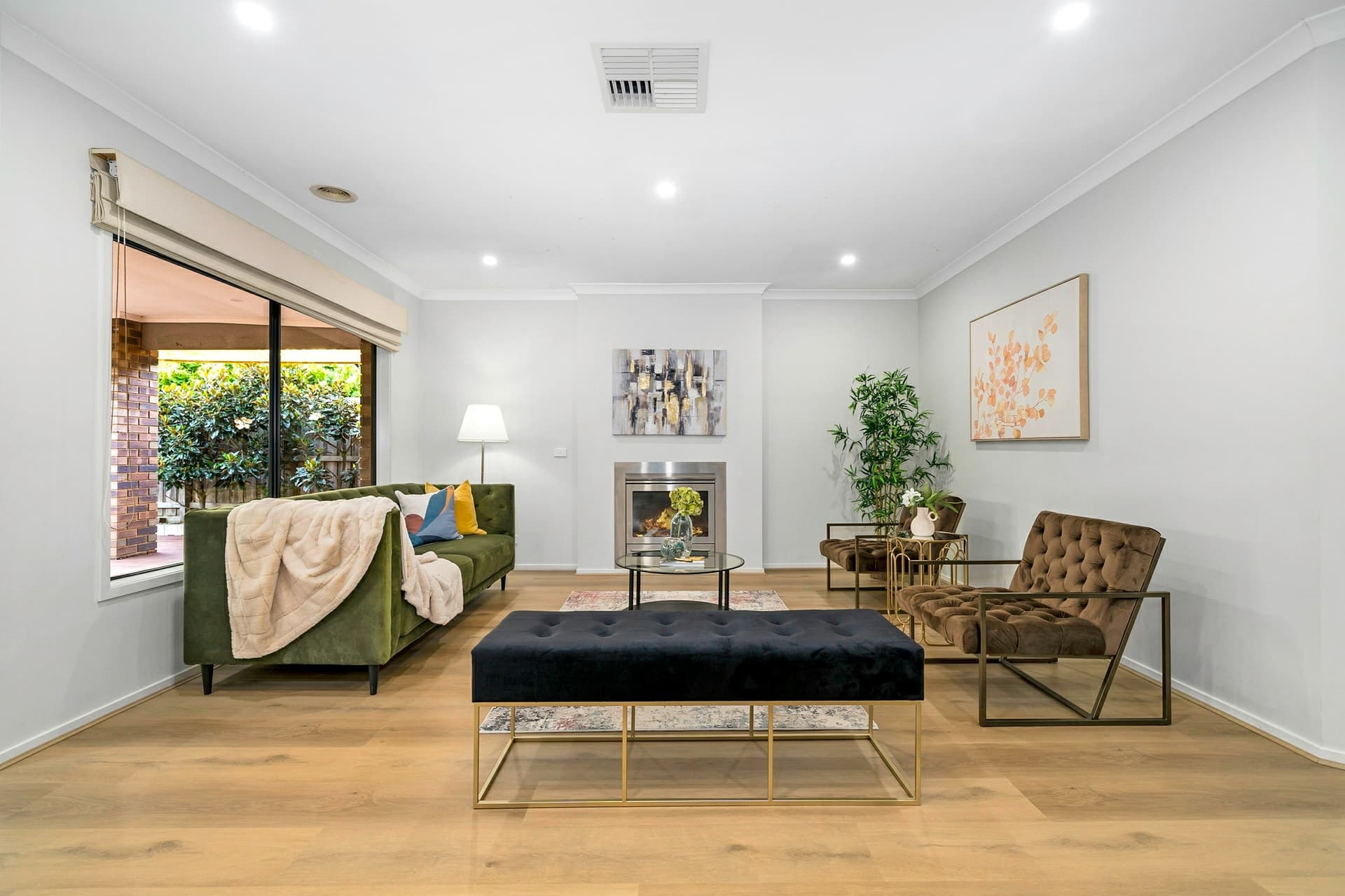 8 Matilda Court, Lynbrook, Lynbrook - Thumbnail 4