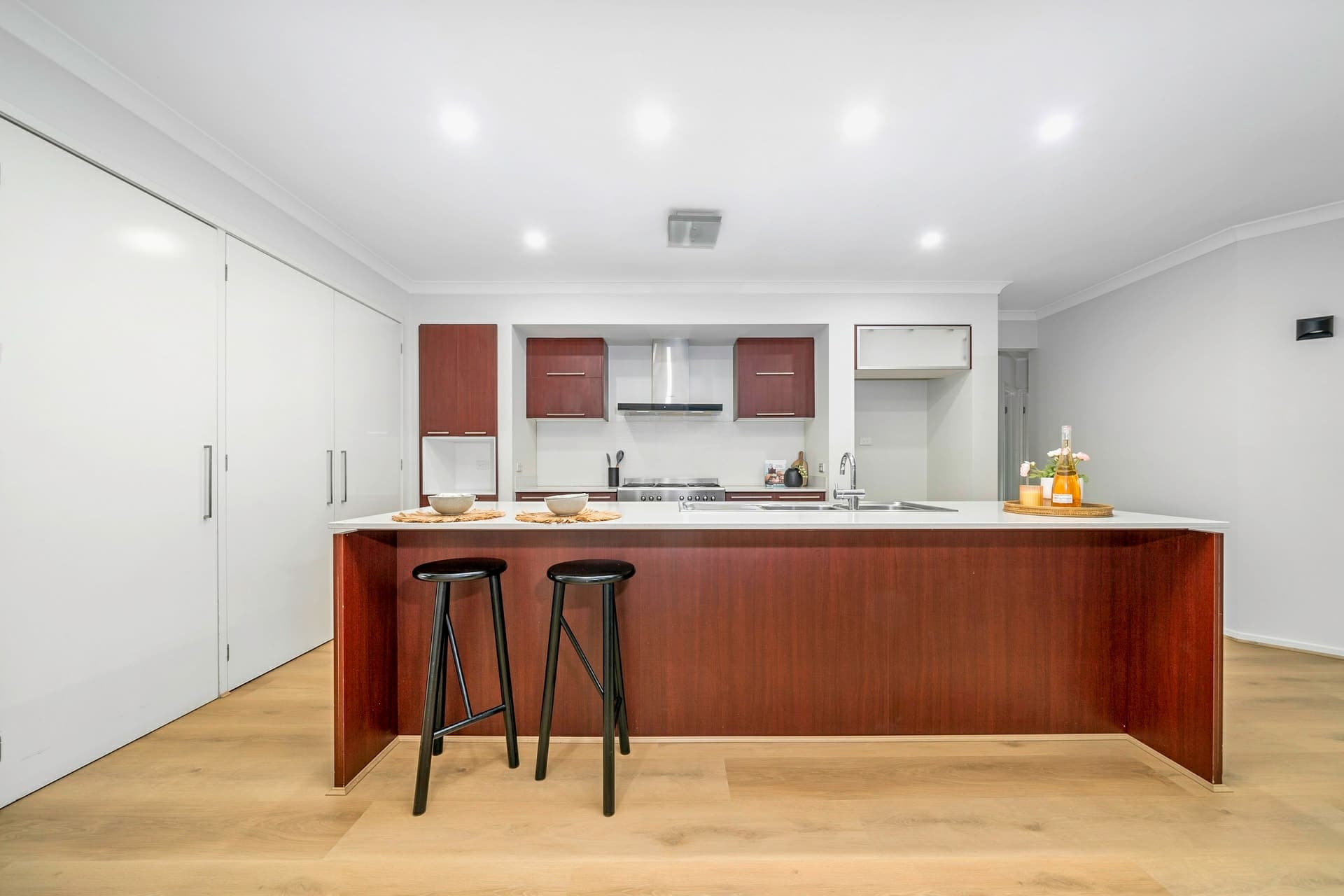 8 Matilda Court, Lynbrook, Lynbrook - Thumbnail 5