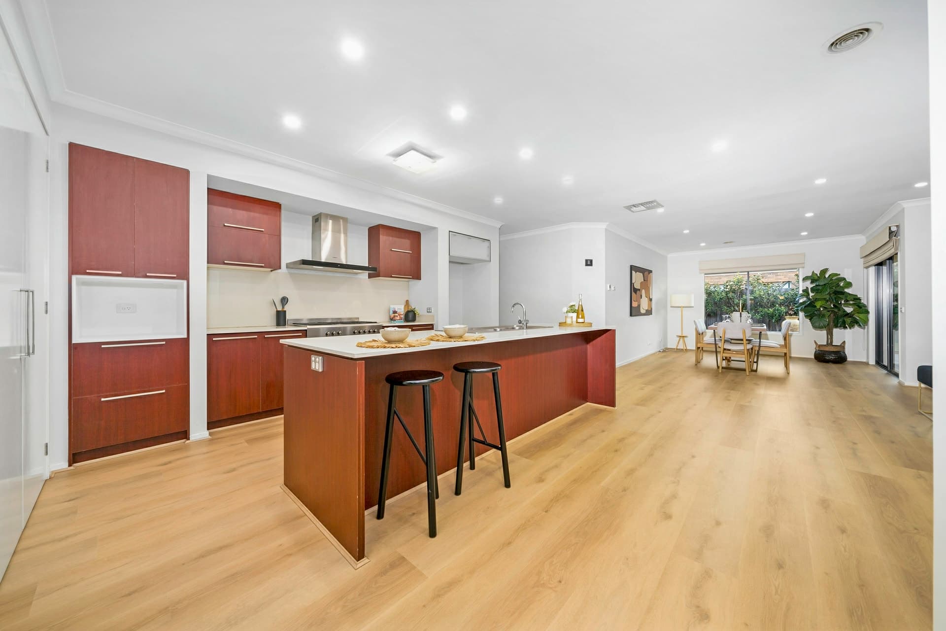8 Matilda Court, Lynbrook, Lynbrook - Thumbnail 6