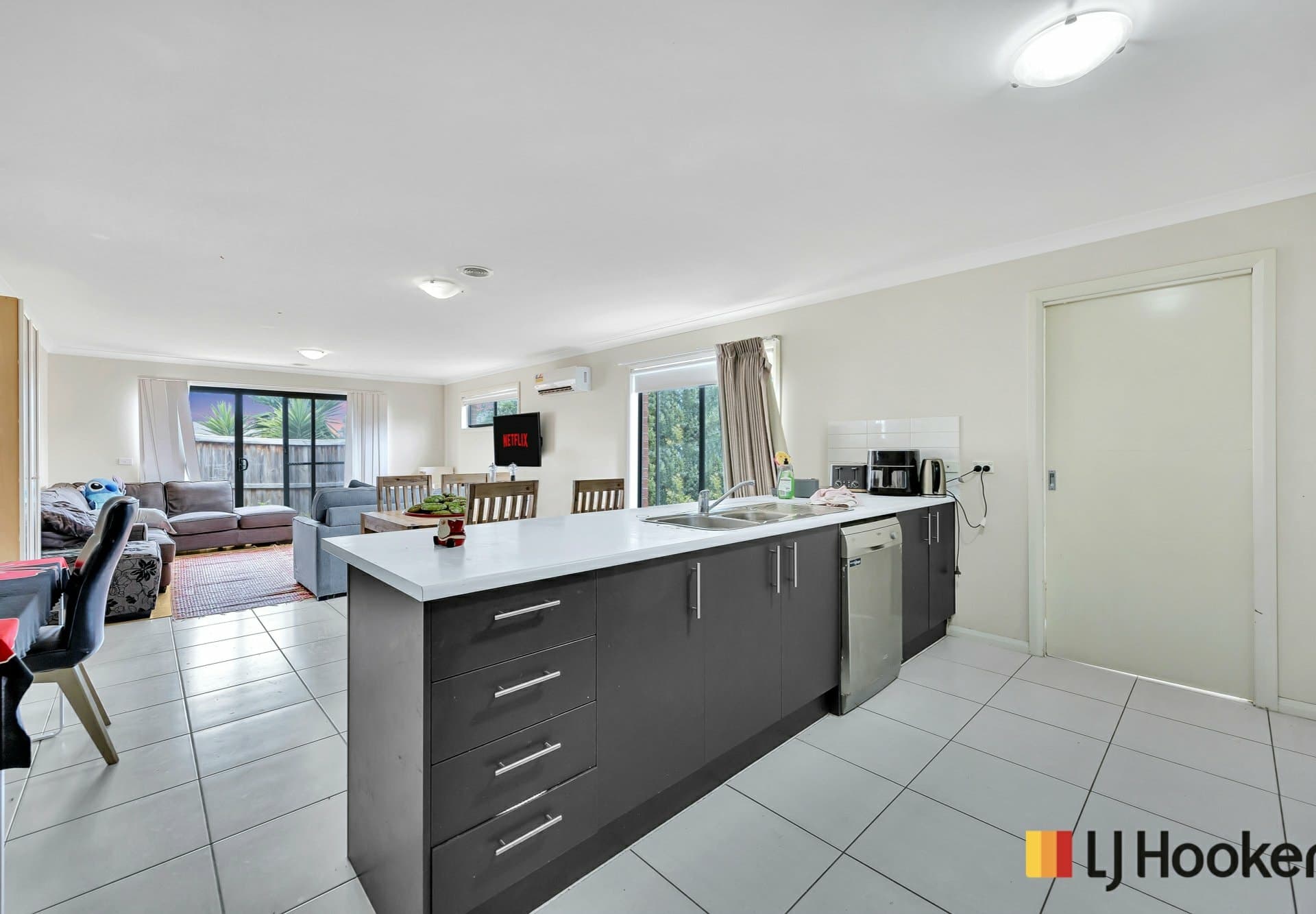 24 Hinkler Crescent, Brookfield, Brookfield - Thumbnail 7