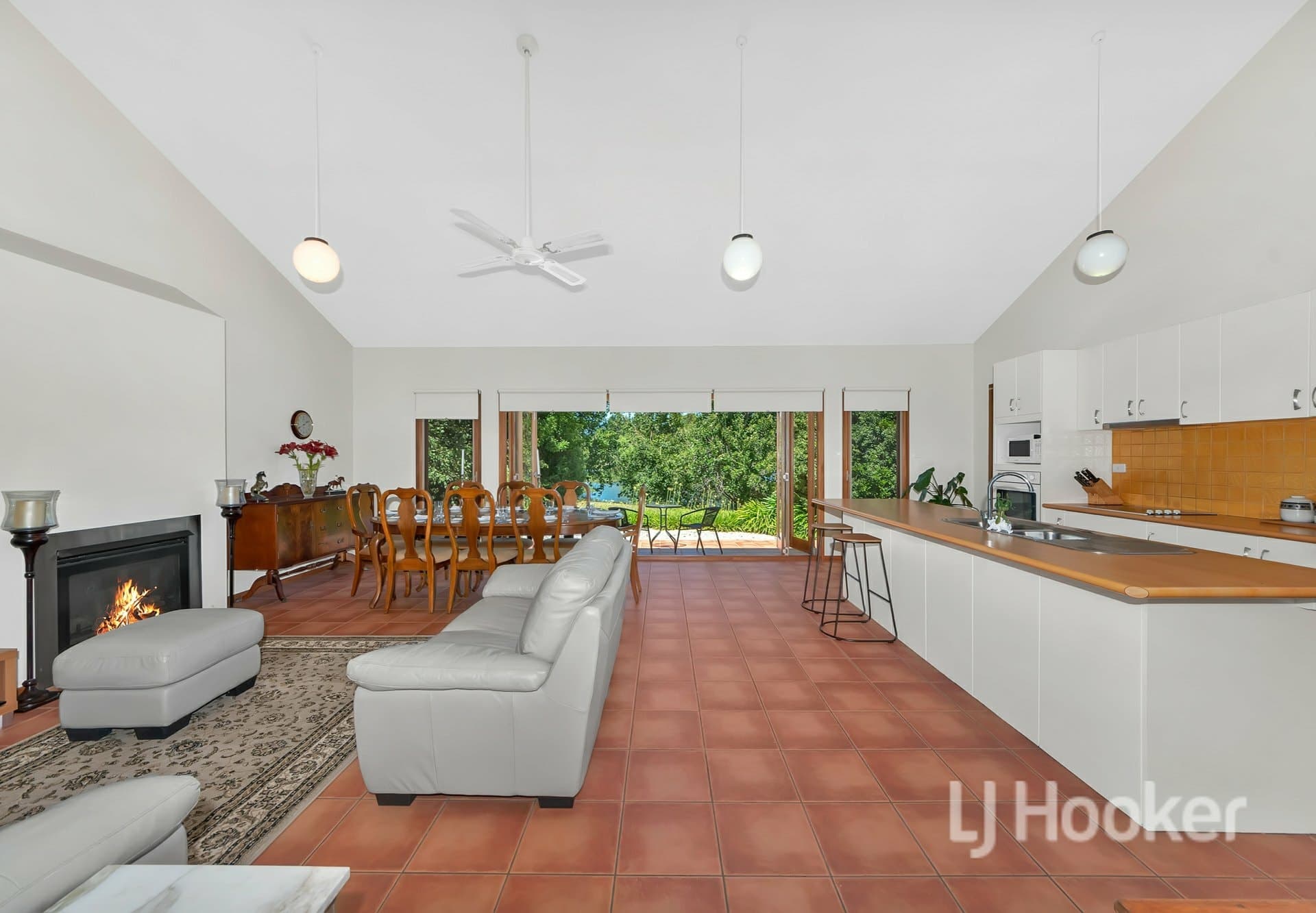 7 Lakeside Drive, Hidden Valley, Hidden Valley - Thumbnail 3