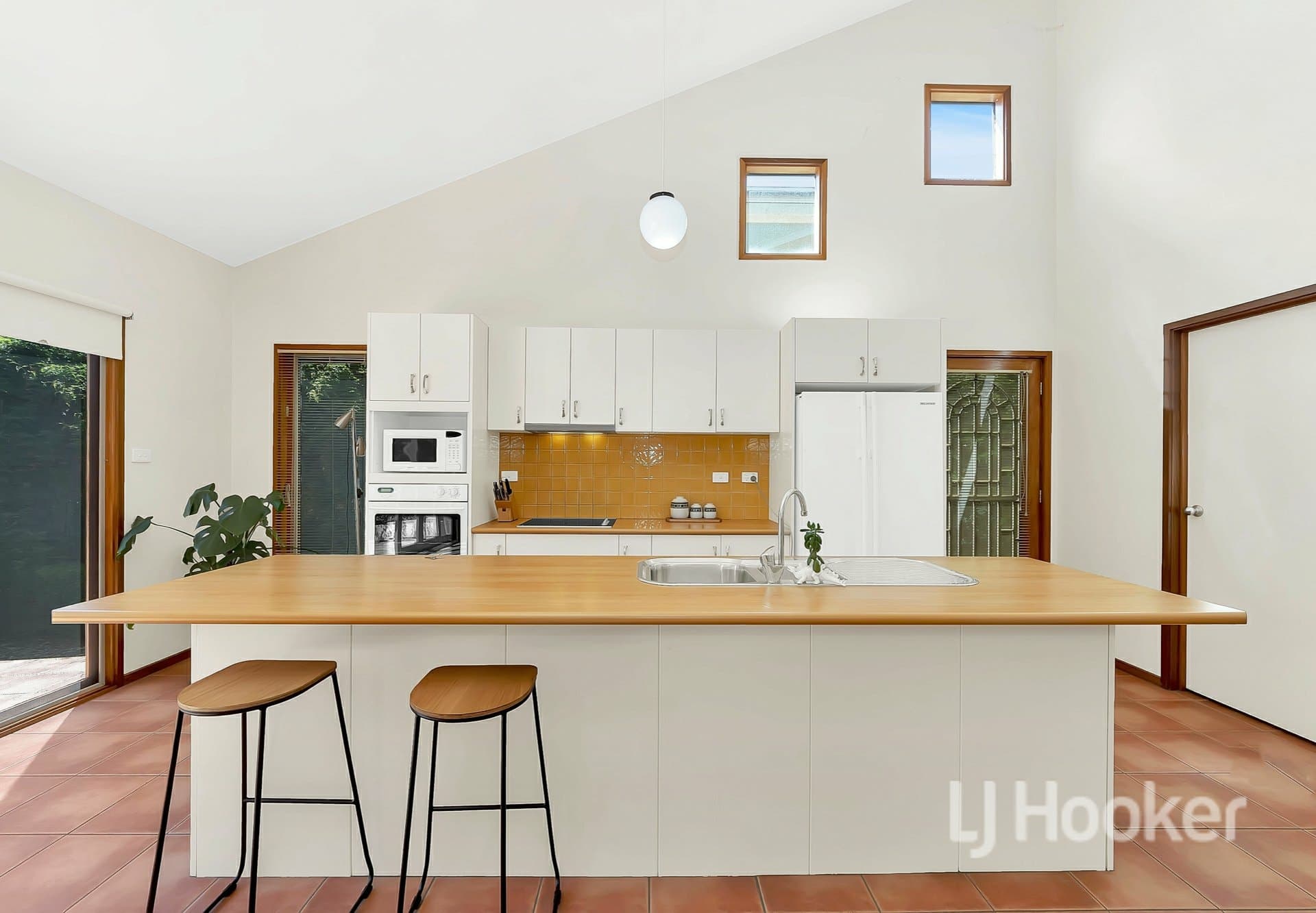 7 Lakeside Drive, Hidden Valley, Hidden Valley - Thumbnail 6