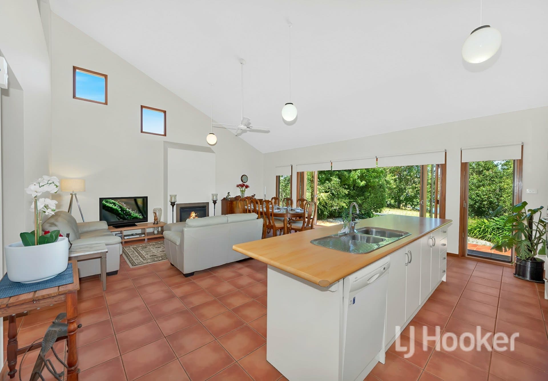 7 Lakeside Drive, Hidden Valley, Hidden Valley - Thumbnail 8