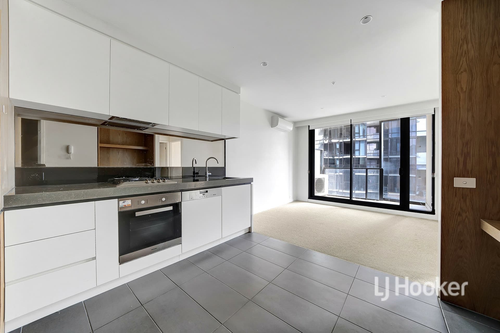 1005/8 Daly Street, South Yarra, South Yarra - Thumbnail 2