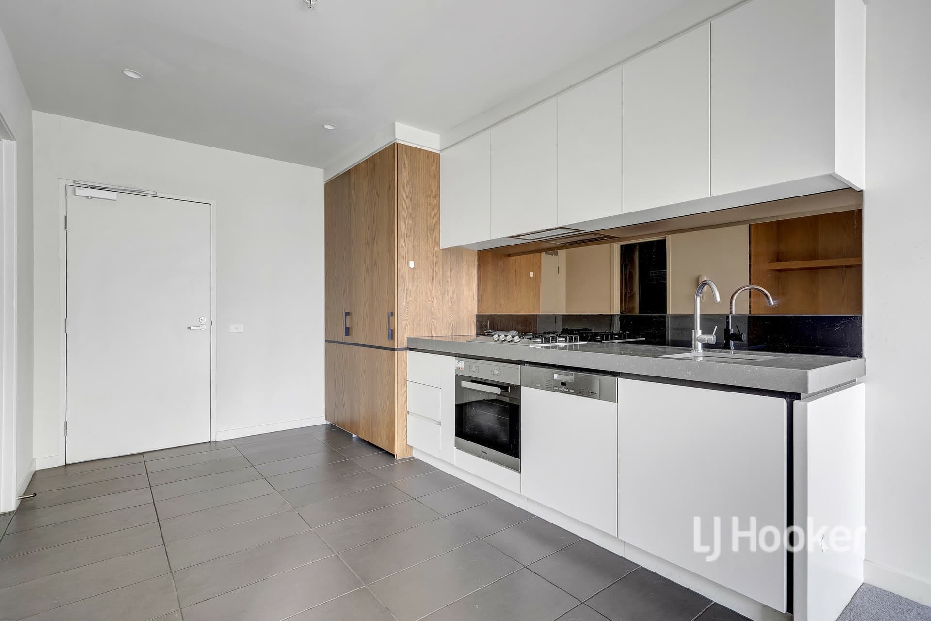 1005/8 Daly Street, South Yarra, South Yarra - Thumbnail 4