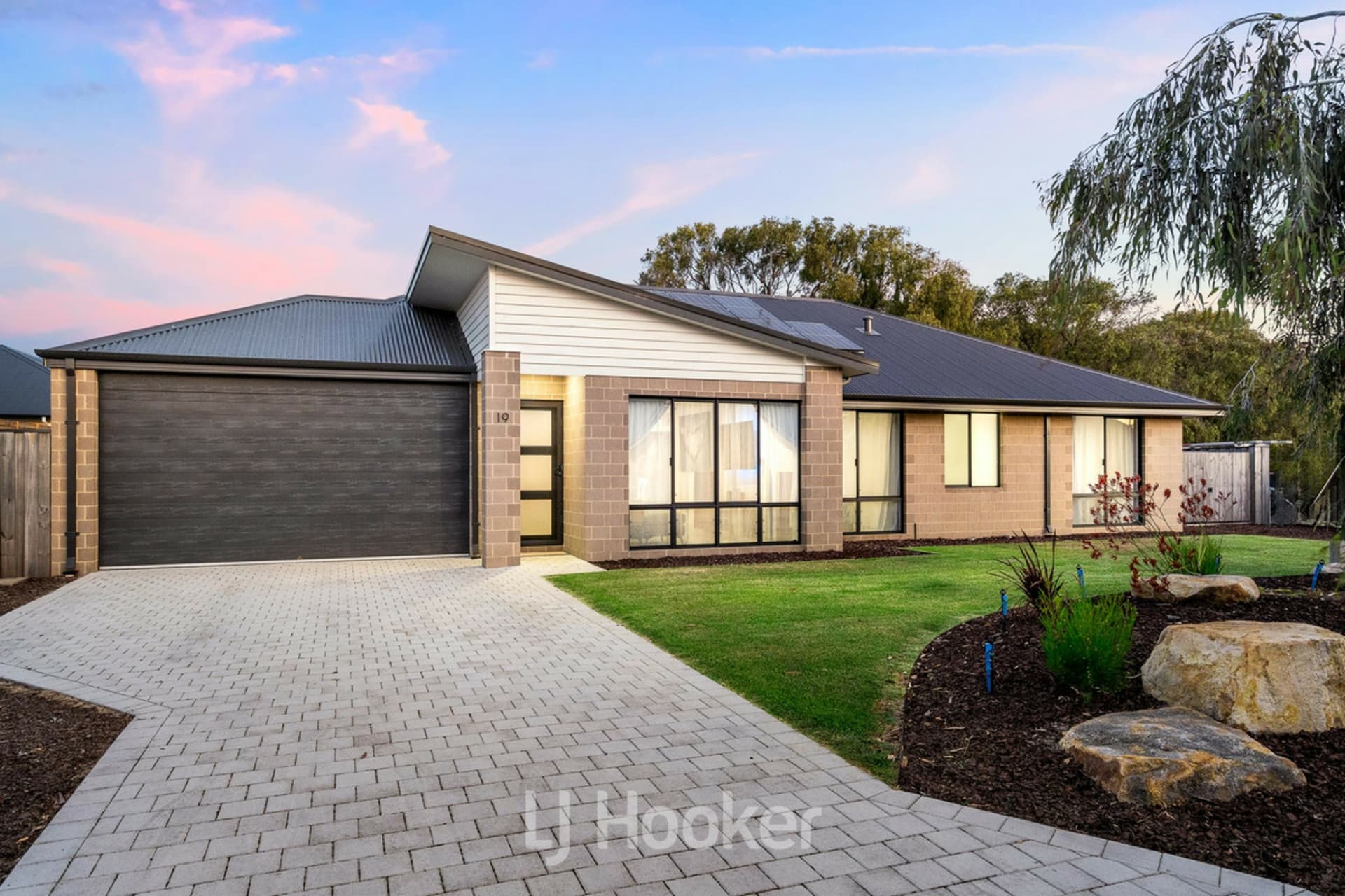 19 Travellers Well Street, Broadwater, Broadwater - Thumbnail 3