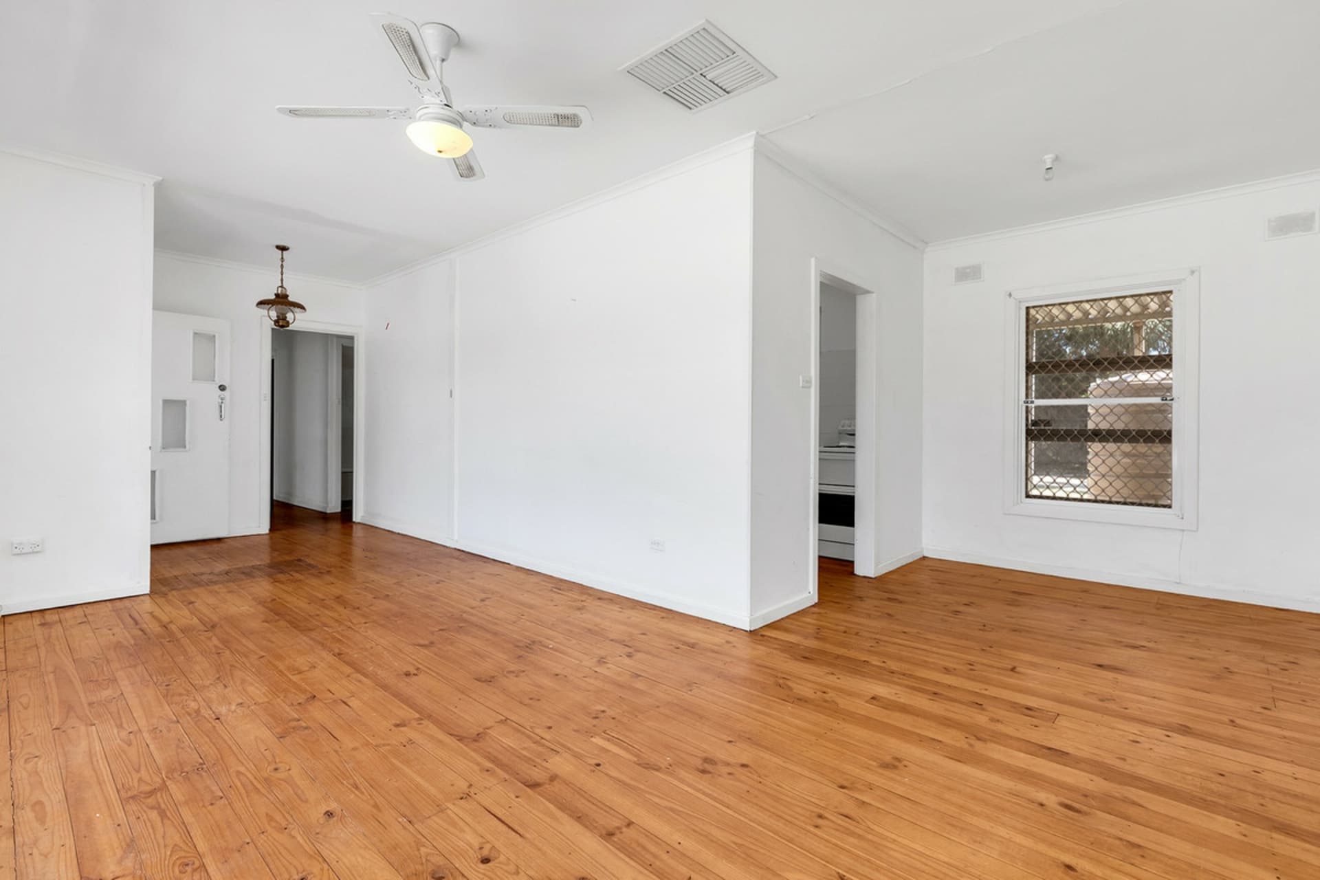 18 Searle Road, Davoren Park, Davoren Park - Thumbnail 5