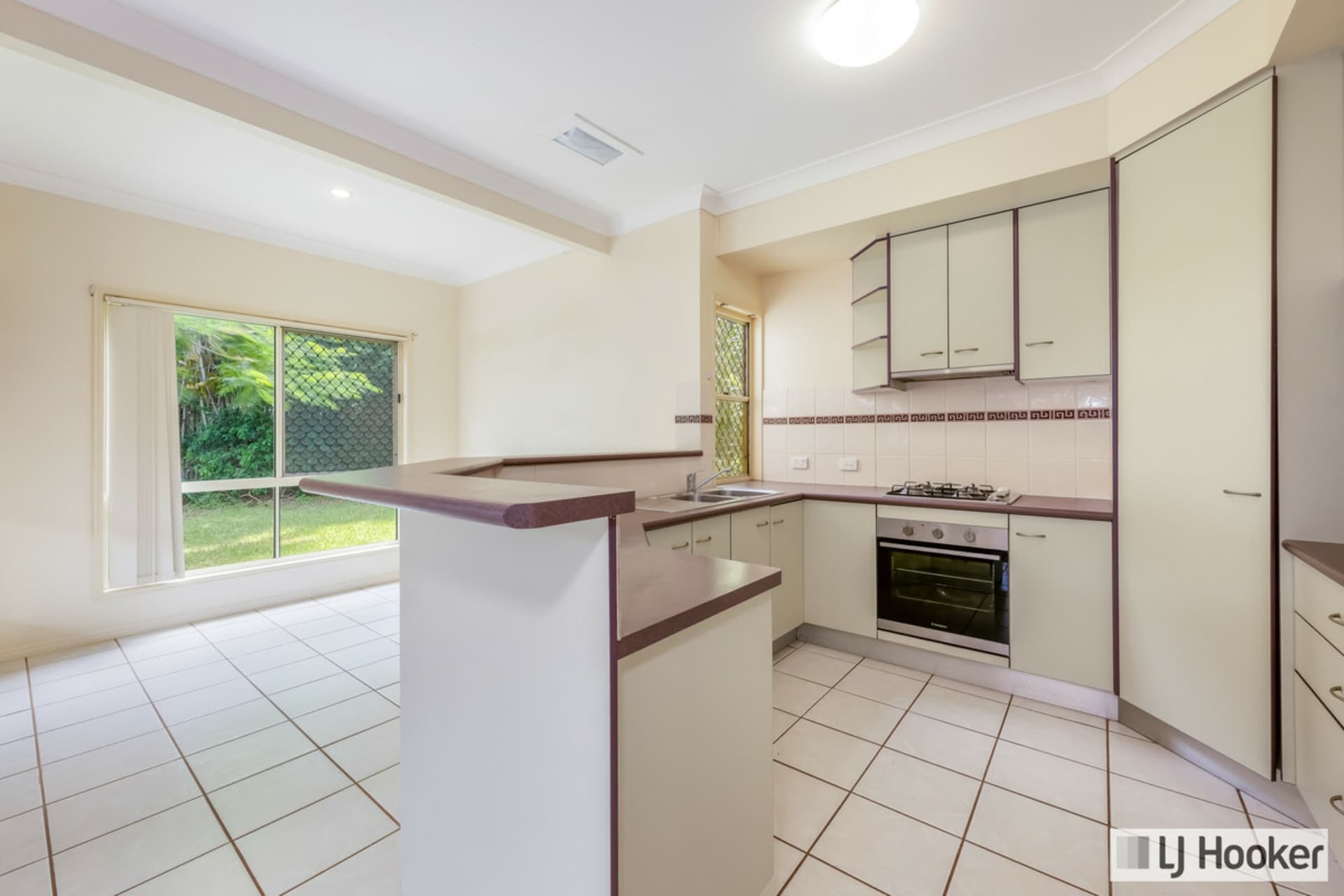 21 Robert John Circuit, Coral Cove, Coral Cove - Thumbnail 5