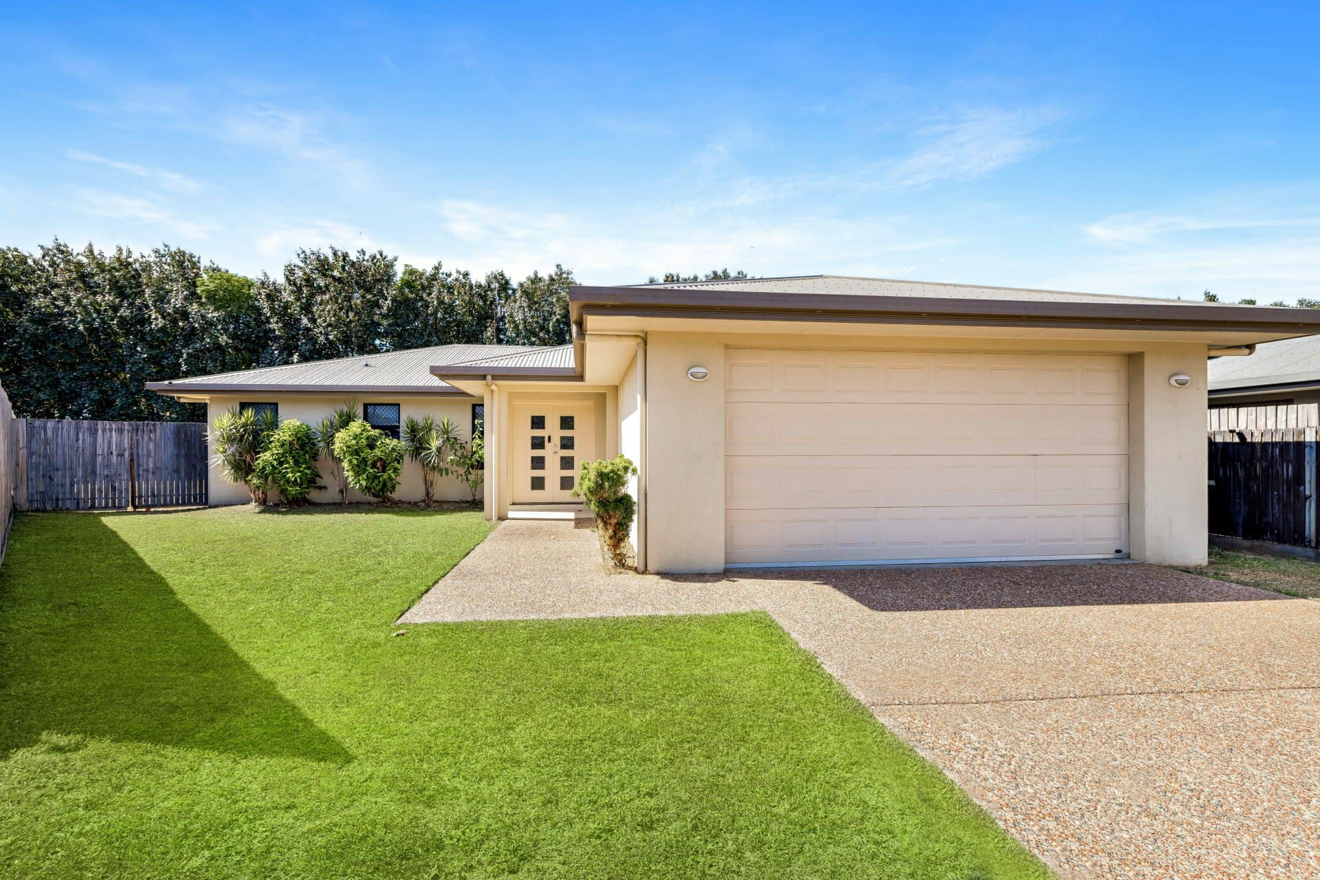 5 Mallory Close, Edmonton, Edmonton - Image 1