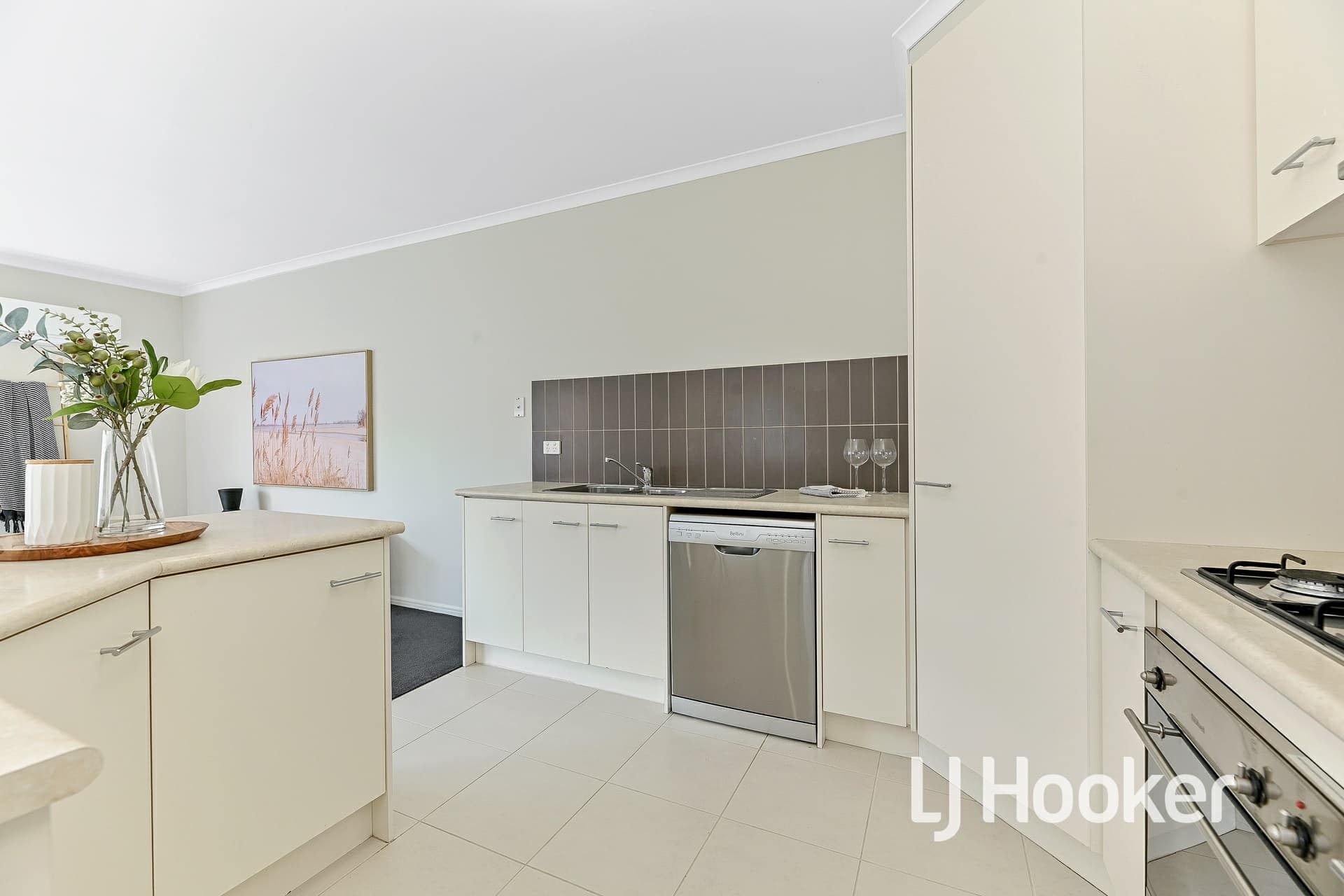 174 Paterson Drive, Lynbrook, Lynbrook - Thumbnail 4