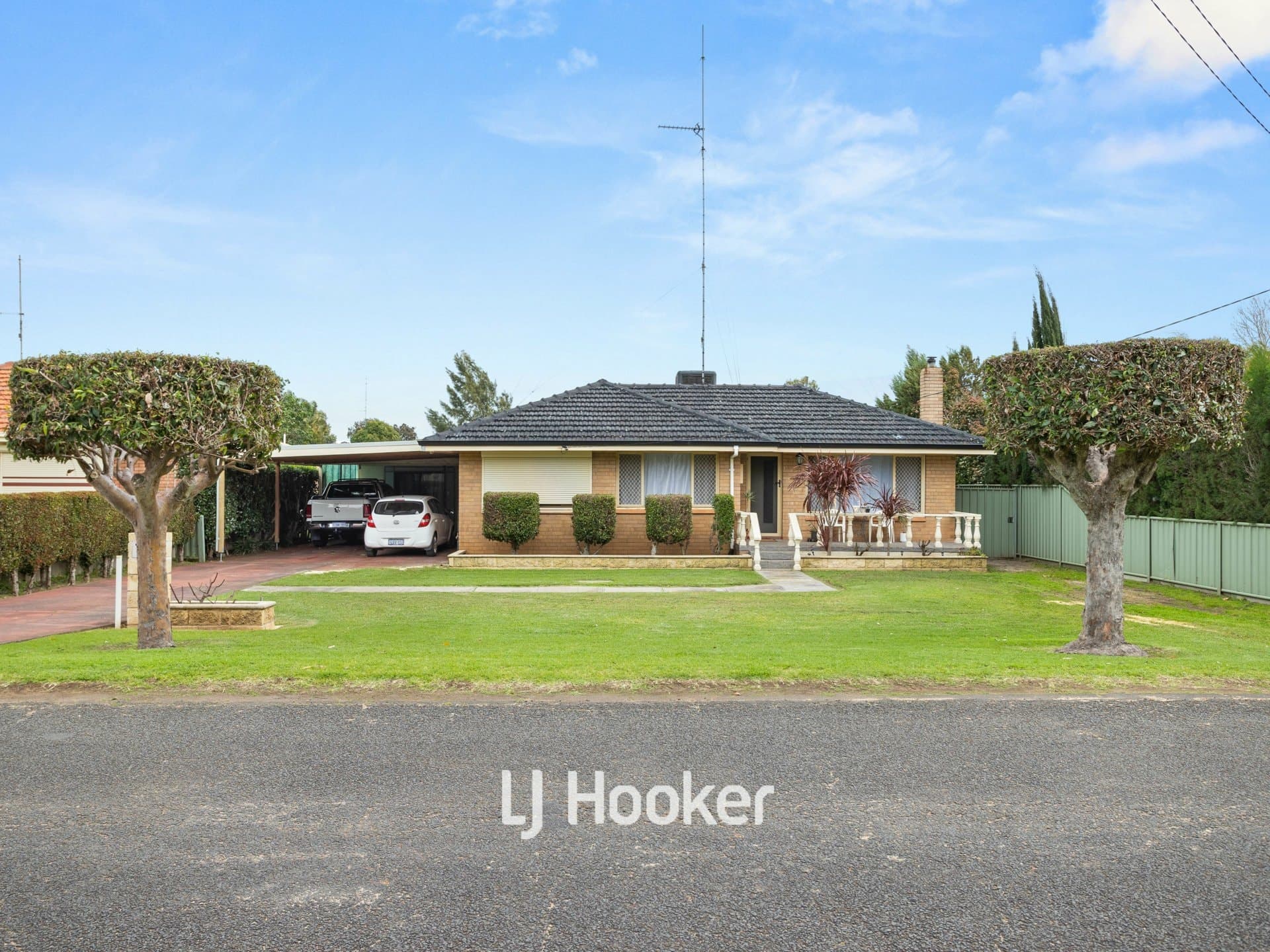 27 Baker Street, Harvey, Harvey - Image 1