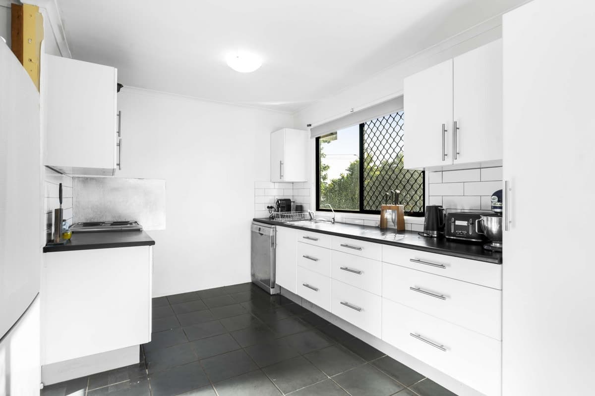 11 Lindemann Court, Wilsonton Heights QLD 4350, Wilsonton Heights - Thumbnail 2