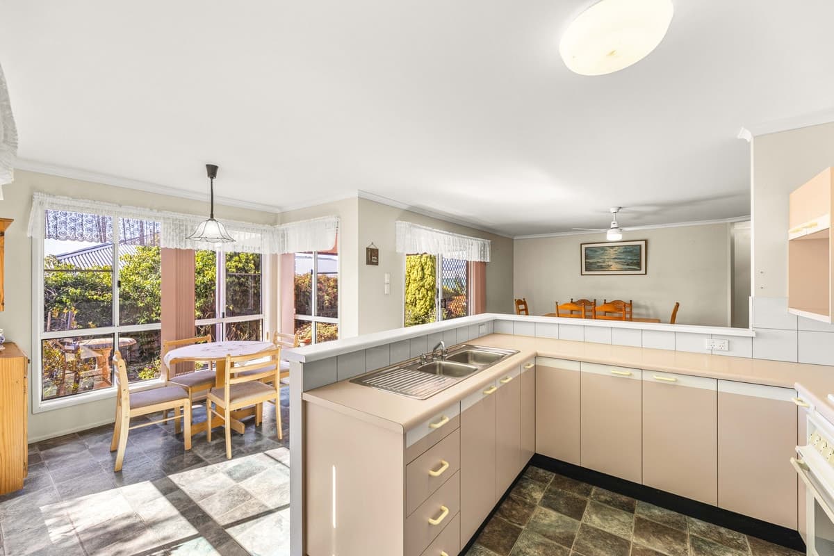 26 Fern Drive, Kearneys Spring QLD 4350, Kearneys Spring - Thumbnail 5