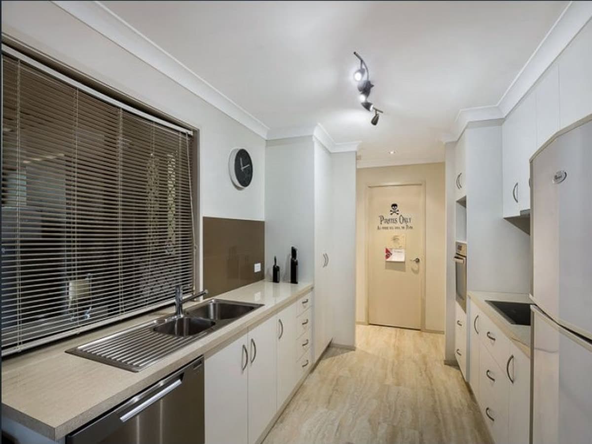 10 Raftery Street, Centenary Heights QLD 4350, Centenary Heights - Thumbnail 2