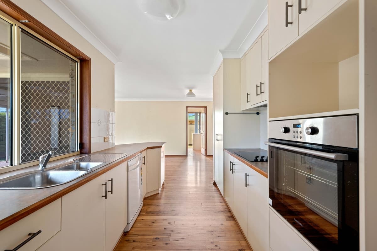17 Biscay Crescent, GLENVALE QLD 4350, Glenvale - Thumbnail 5