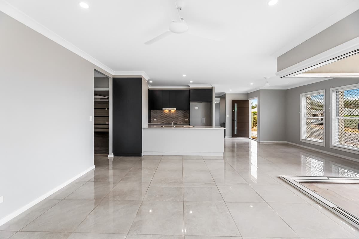 1 / 164 Spring Street, Middle Ridge QLD 4350, Middle Ridge - Thumbnail 4