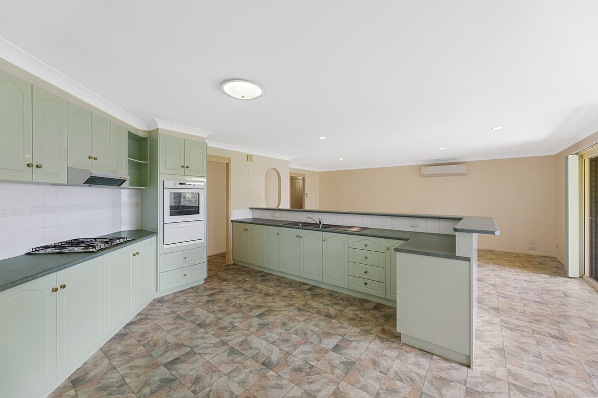 17 Jutsum Street, Middle Ridge QLD 4350, Middle Ridge - Thumbnail 2