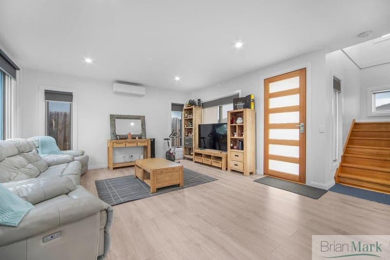 2/54 Kookaburra Avenue, Werribee - Thumbnail 3