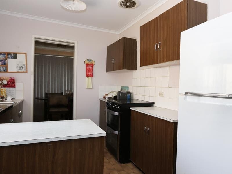 13 Barrot Avenue, Hoppers Crossing - Thumbnail 3