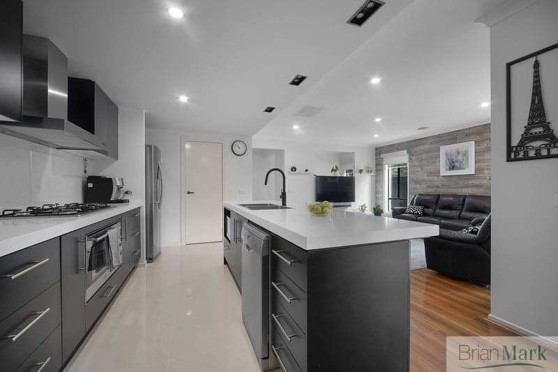 119 Kinglake Drive, Manor Lakes - Thumbnail 5