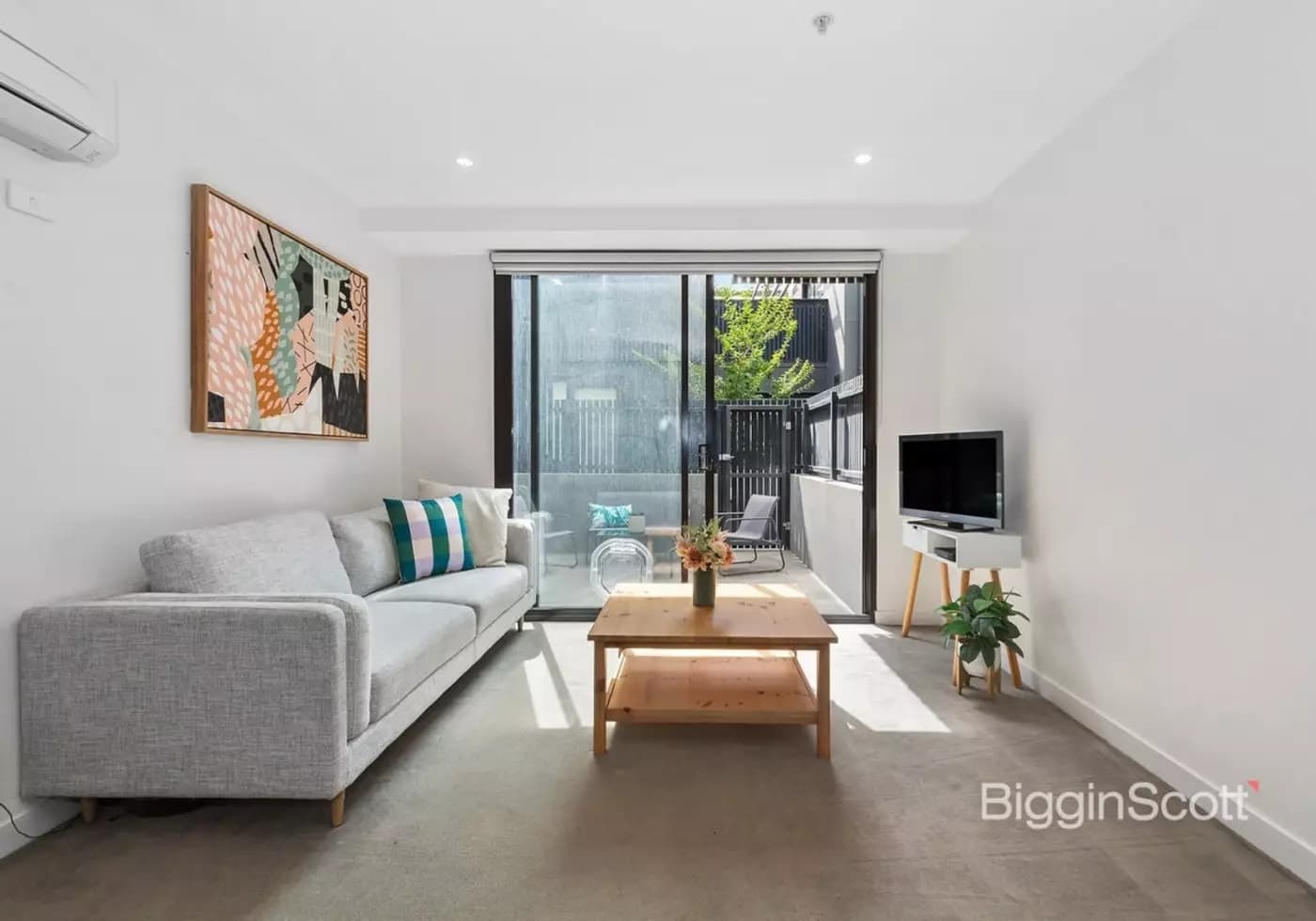 15/15 Kersley Road, Kenmore - Thumbnail 2