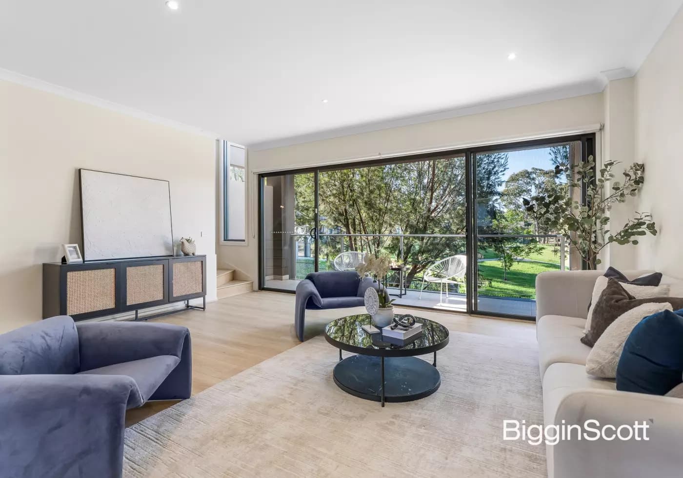 6 Reserve Place, Notting Hill, VIC, Notting Hill - Thumbnail 2