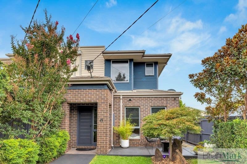 1/1 Norman Grove, Werribee South - Thumbnail 2