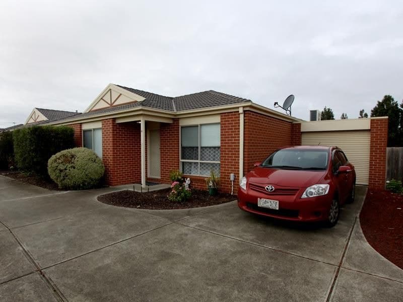 4/52 Latham Street, Werribee - Image 1