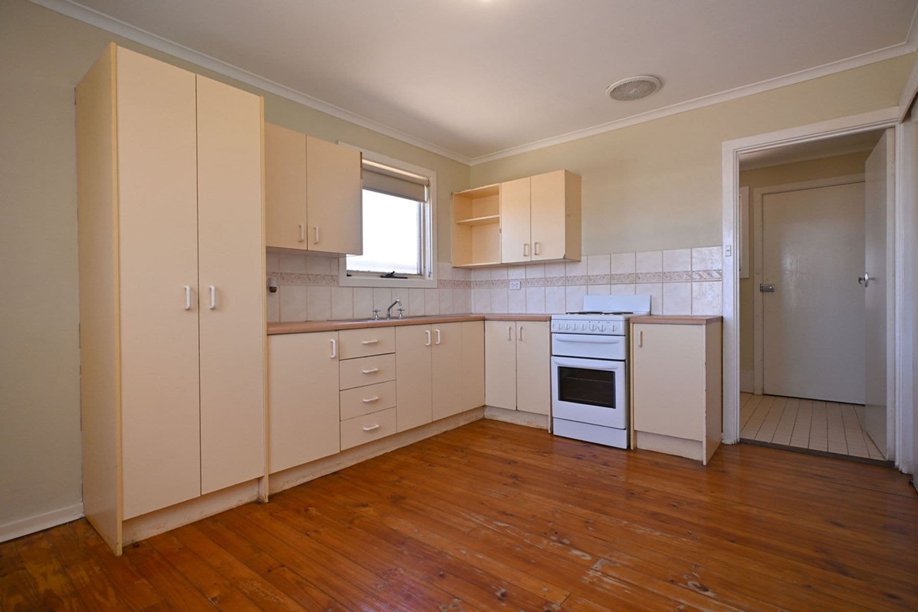 32 Clontarf Street, Port Augusta SA 5700, Port Augusta - Thumbnail 2