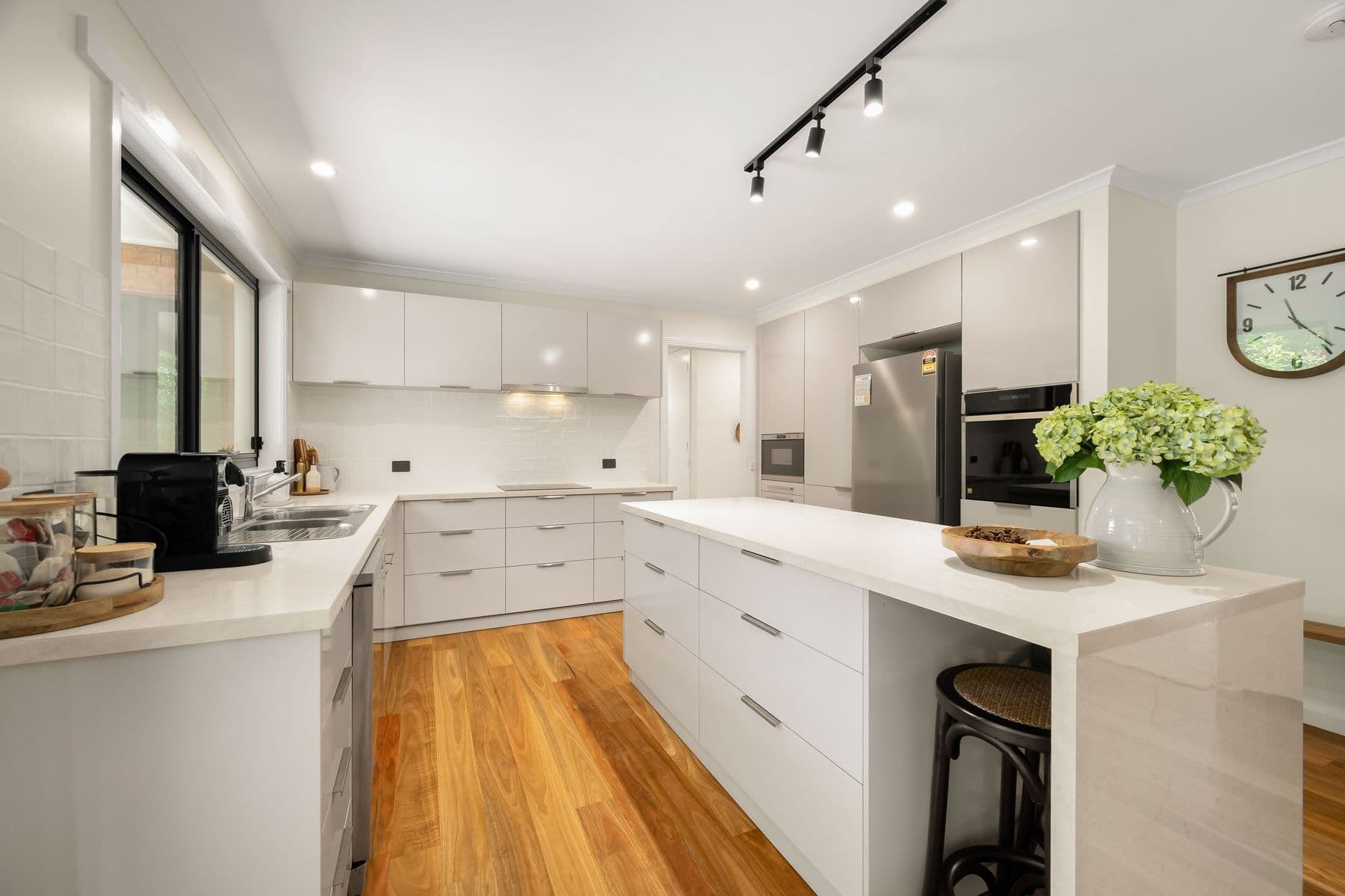 2 Showers Avenue, Bright VIC 3741, Bright - Thumbnail 3