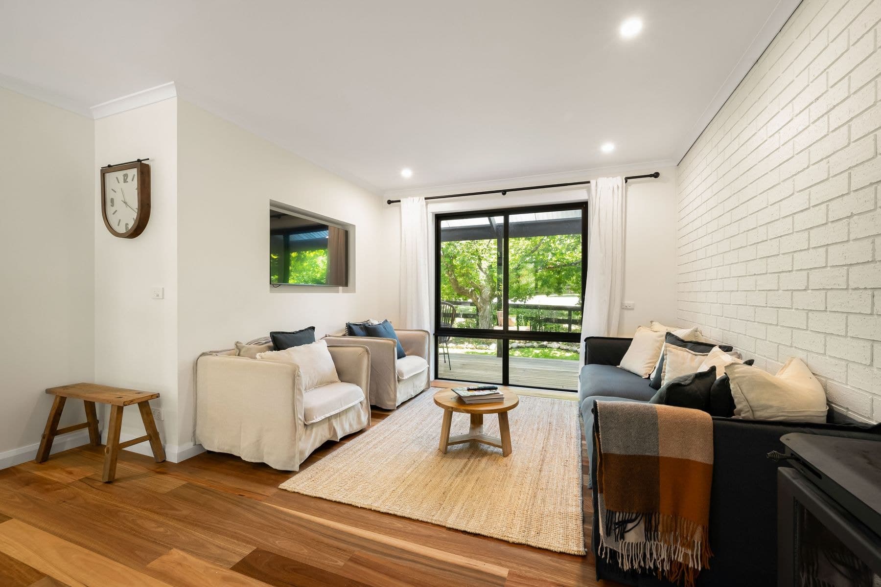 2 Showers Avenue, Bright VIC 3741, Bright - Thumbnail 6