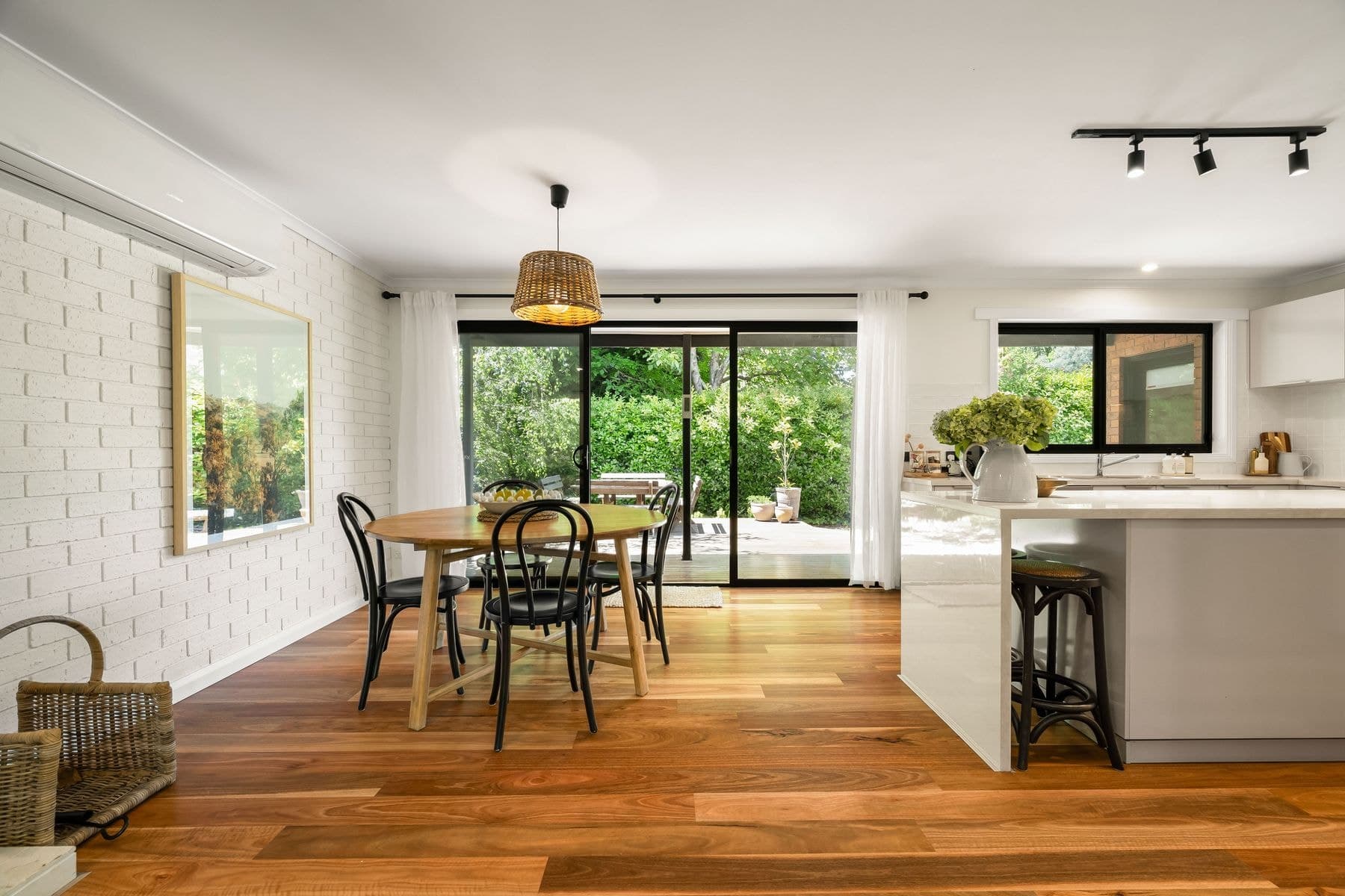 2 Showers Avenue, Bright VIC 3741, Bright - Thumbnail 7