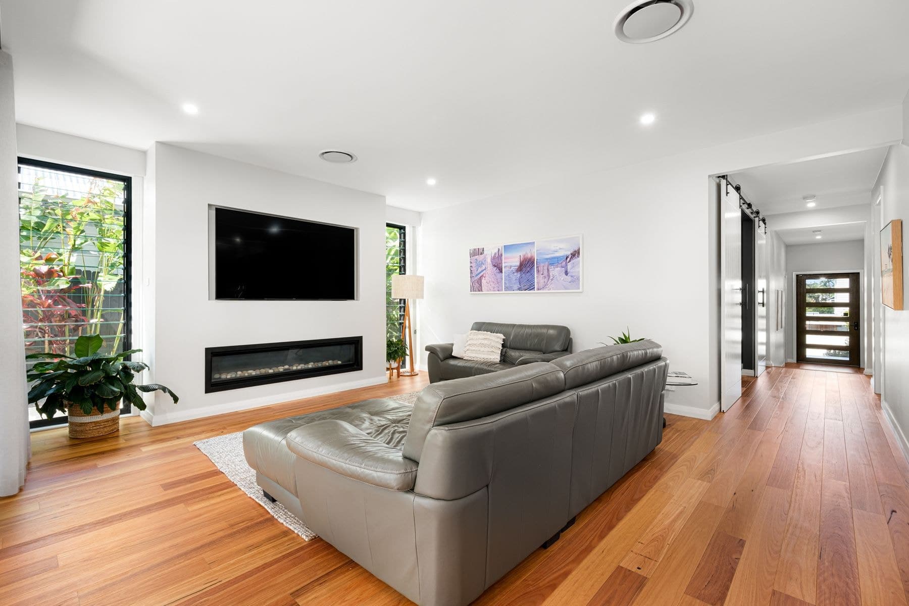 4 Rowan Crescent, Merewether NSW 2291, Merewether - Thumbnail 2