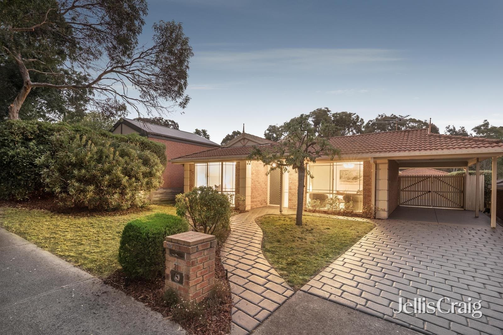 31 Silver Wattle Street, Yallambie, Yallambie - Thumbnail 2