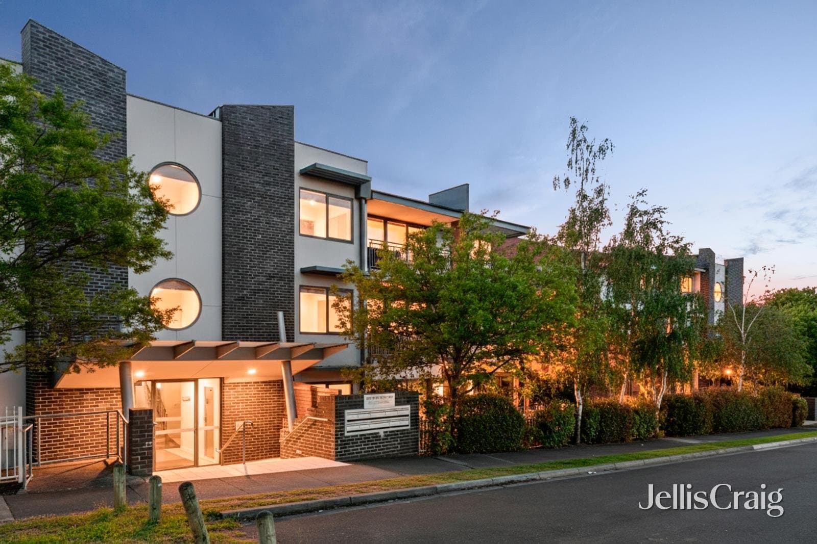 21/2-4 Blair Road, Glen Waverley, Glen Waverley - Thumbnail 2