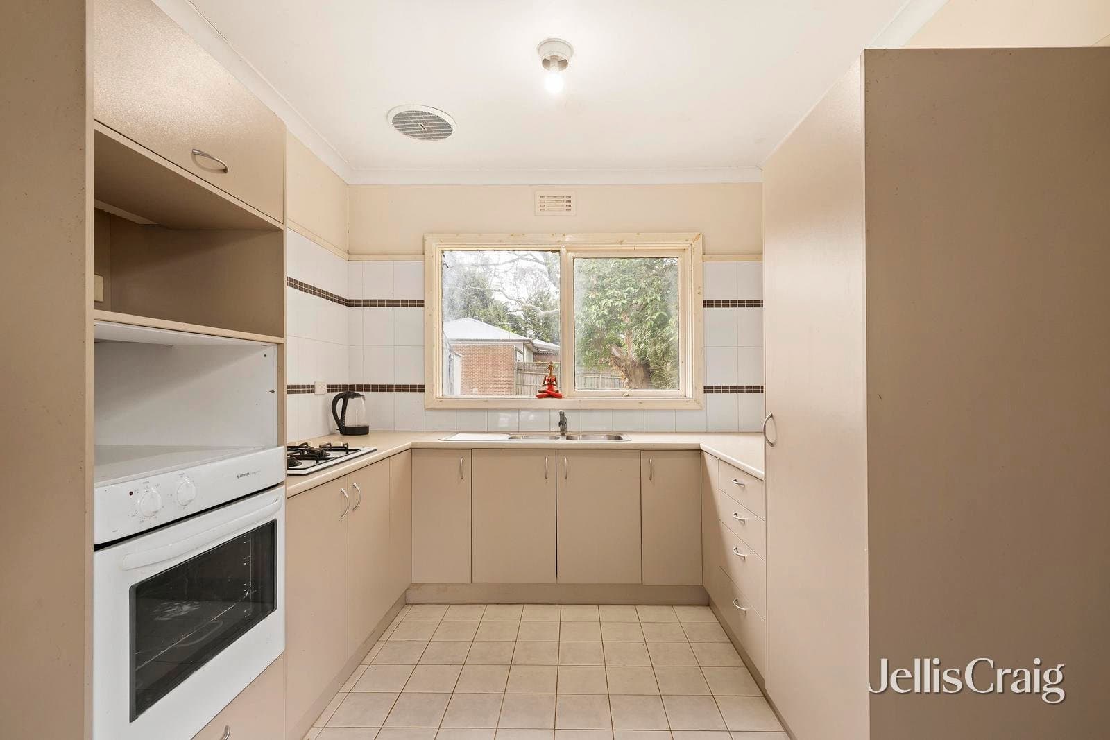 49 Churchill Way, Kilsyth, Kilsyth - Thumbnail 3