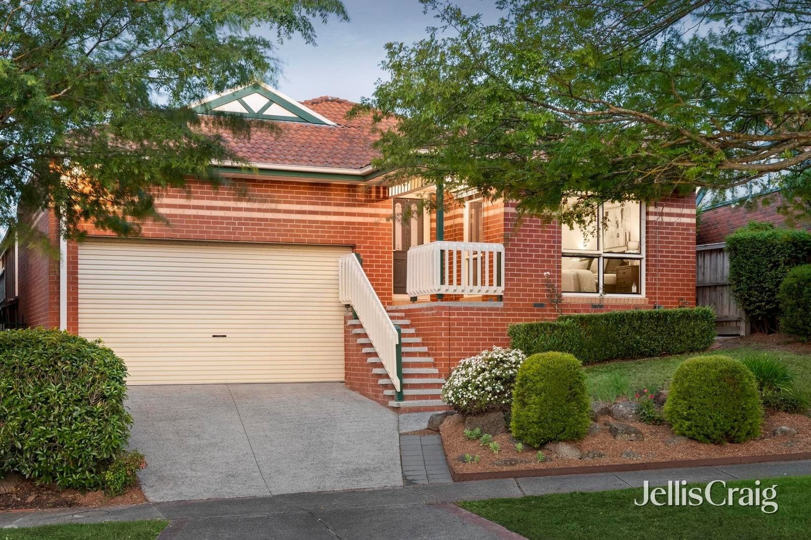 23 Yarraridge Drive, Chirnside Park, Chirnside Park - Thumbnail 2