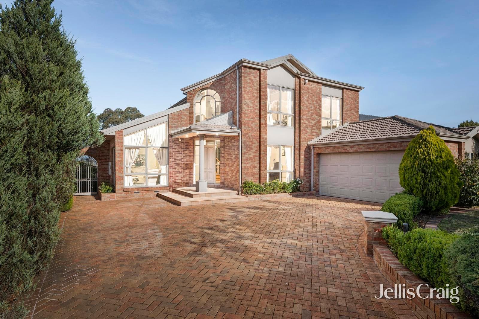 19 Hilledge Lane, Mooroolbark, Mooroolbark - Thumbnail 2