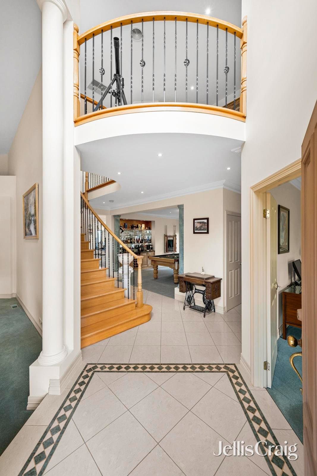19 Hilledge Lane, Mooroolbark, Mooroolbark - Thumbnail 3