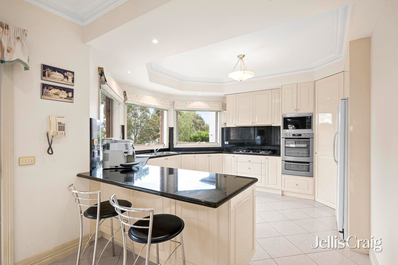 19 Hilledge Lane, Mooroolbark, Mooroolbark - Thumbnail 5