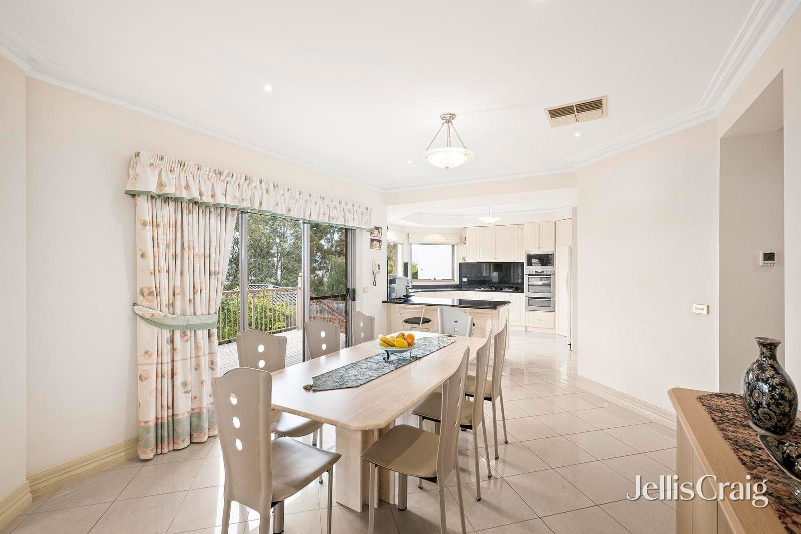 19 Hilledge Lane, Mooroolbark, Mooroolbark - Thumbnail 6