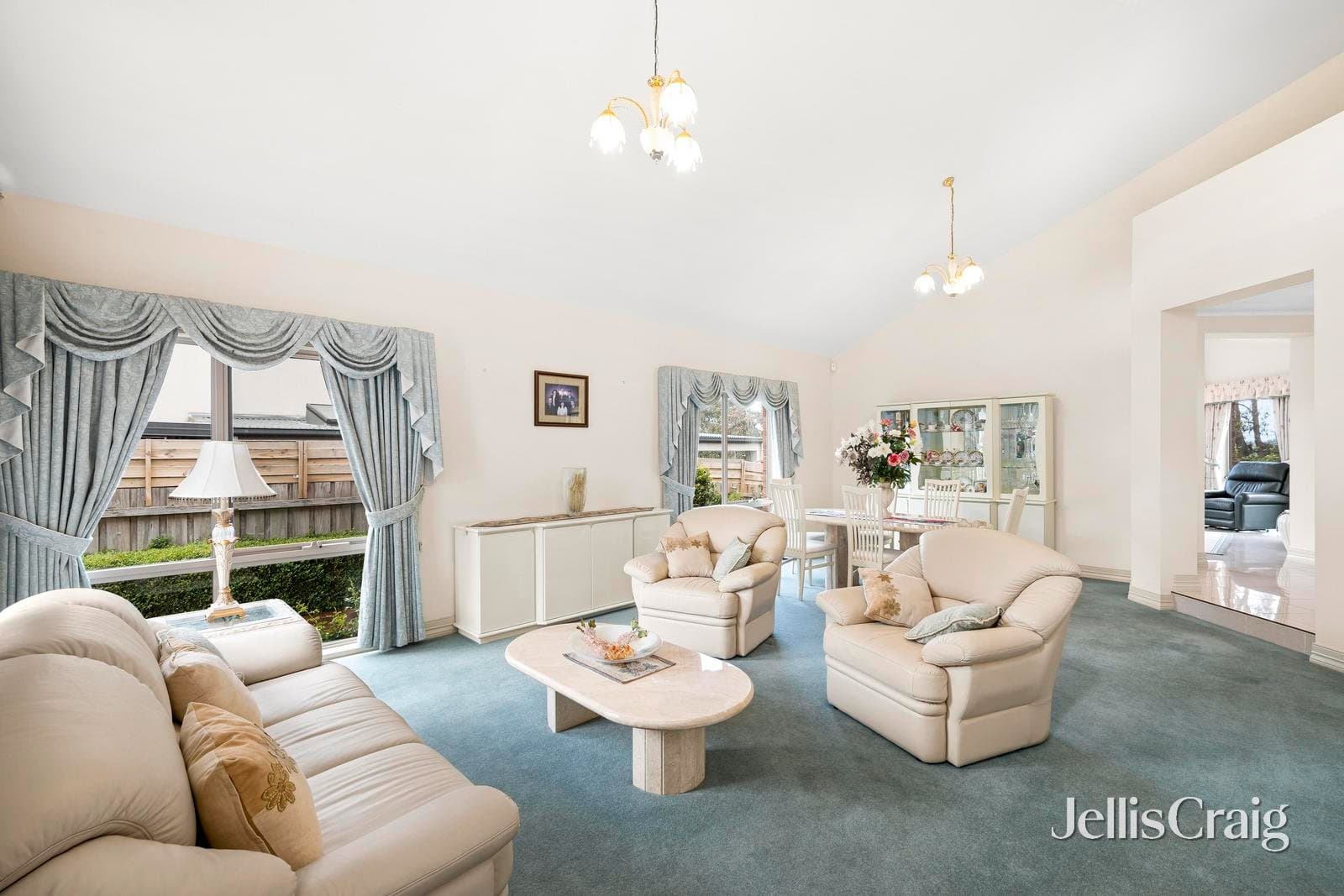 19 Hilledge Lane, Mooroolbark, Mooroolbark - Thumbnail 7