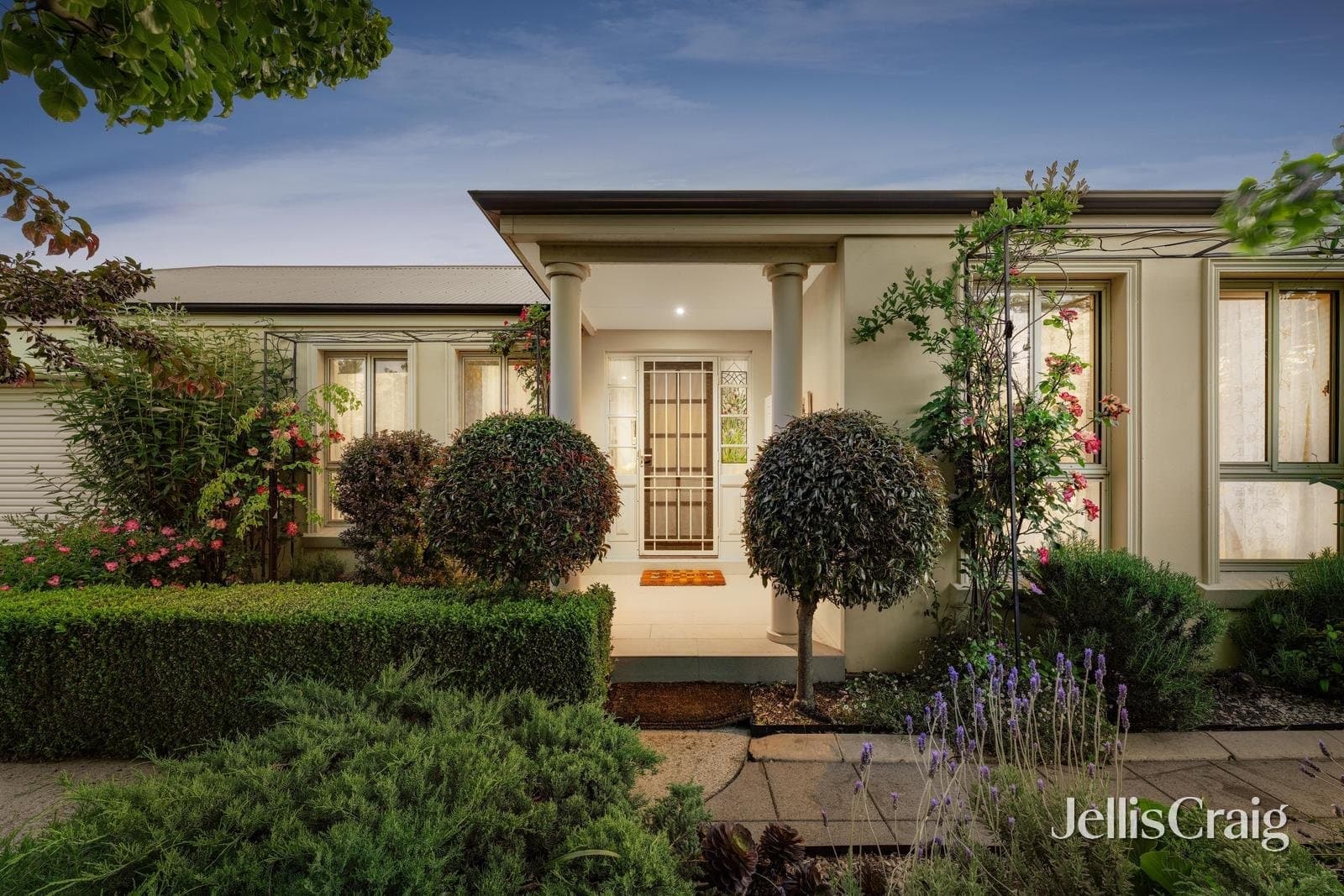 3 Faversham Avenue, Lake Gardens, Lake Gardens - Thumbnail 2