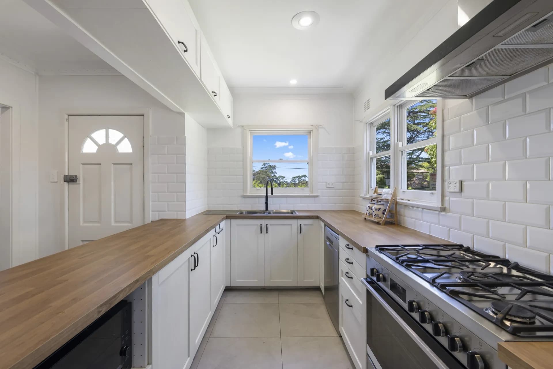 1 Rofe Crescent, Hornsby Heights - Thumbnail 6