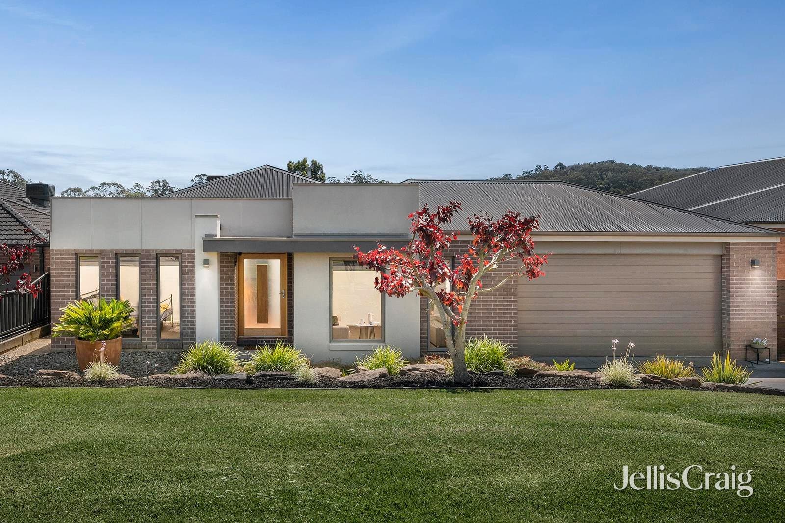 17 Holland Street, Healesville, Healesville - Thumbnail 2
