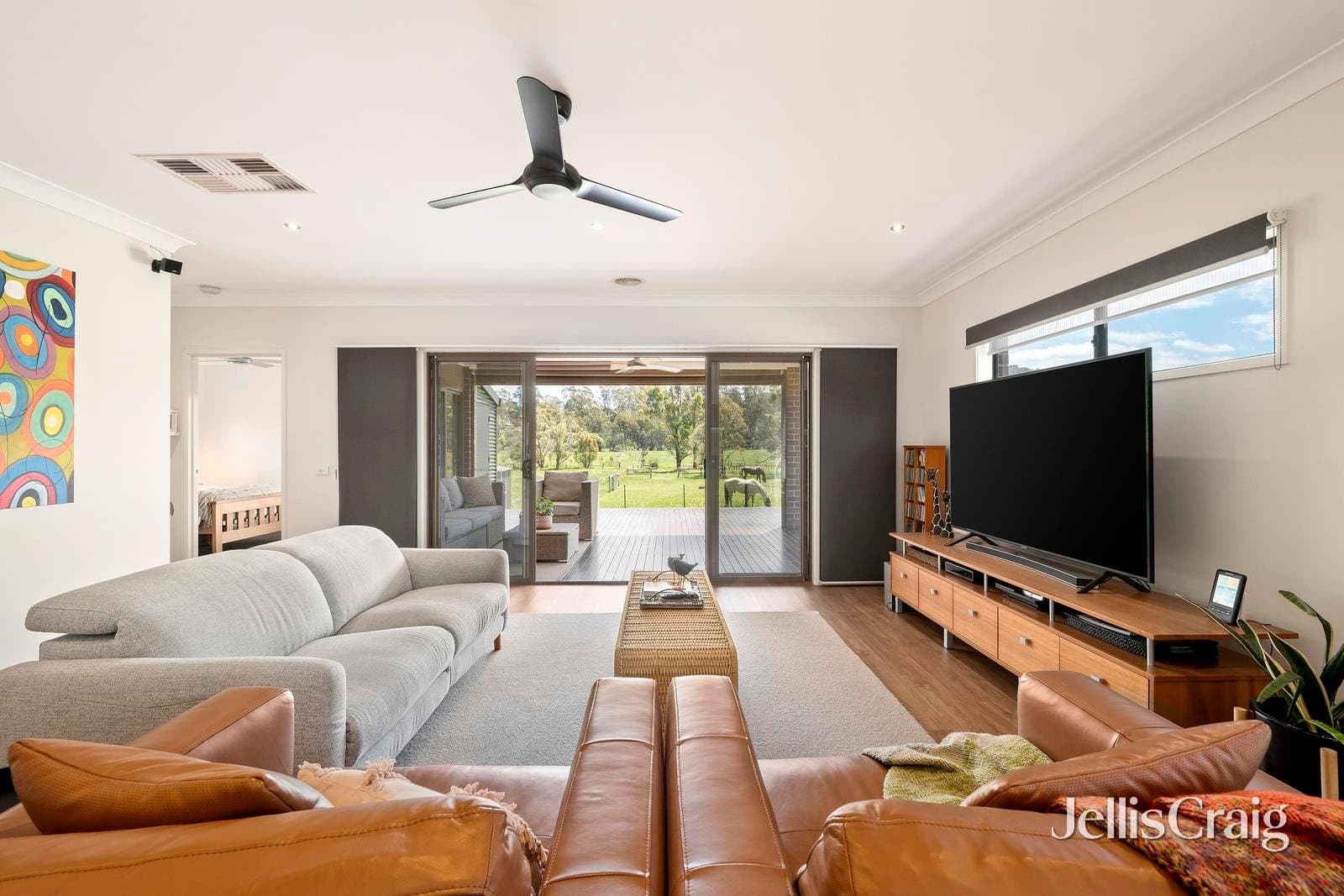 17 Holland Street, Healesville, Healesville - Thumbnail 3
